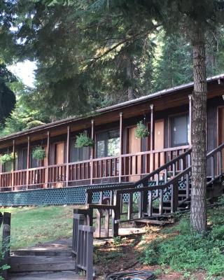 Crater Lake Gateway-Rocky Point Resort