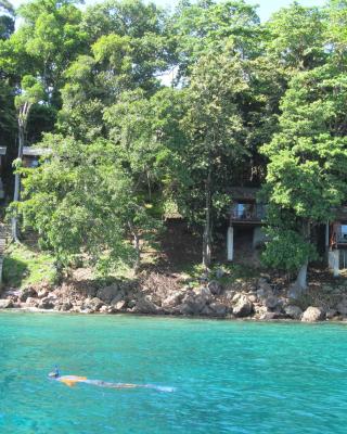 Treetop Guesthouse and Bungalows