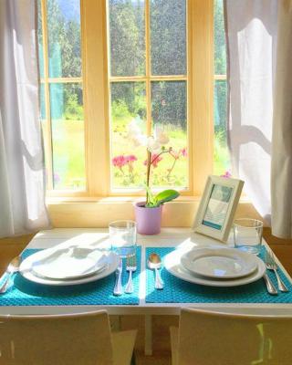 Leavenworth Camping Resort Tiny House Adeline