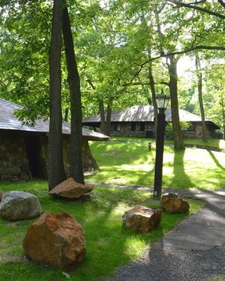 Overlook Lodge and Stone Cottages at Bear Mountain