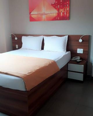 Lee Hotel