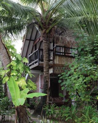 Panji Panji Tropical Wooden Home
