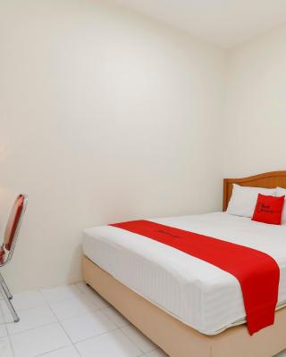 RedDoorz Plus near Ciputra World Kuningan 2