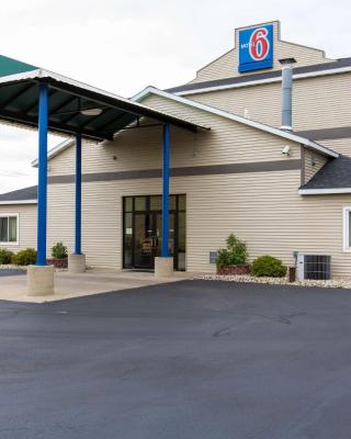 Motel 6-Baraboo, WI - Lake Delton