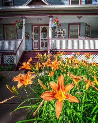 Holden House 1902 Bed & Breakfast Inn