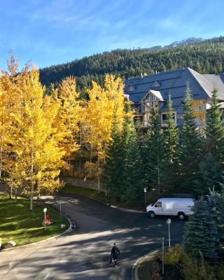 The Best Top Floor Ski-in/Ski-out at the Aspens