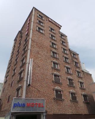 Plus Motel