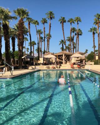 Palm Valley Country Club, Pickleball, Tennis, Gym, Clubhouse, Swimming Pools, Lux, Spac 2 Bdrms Den 2 Ba
