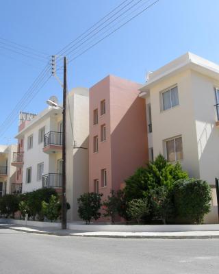 Athena and The Owl Beachside Apt