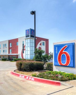 Motel 6-Roanoke, TX - Northlake - Speedway