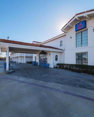 Motel 6-Grand Prairie, TX - Interstate 30