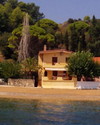 Alekos Beach Houses-Waters Edge