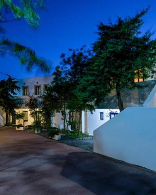 Contaratos Holiday Lettings
