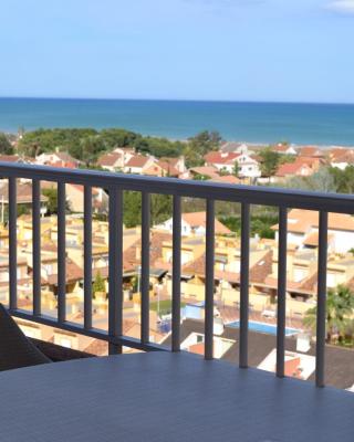Apartamento Con Preciosas Vistas Al Mar,WIFI y piscina de temporada