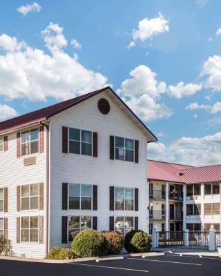 Super 8 by Wyndham Sevierville Riverside