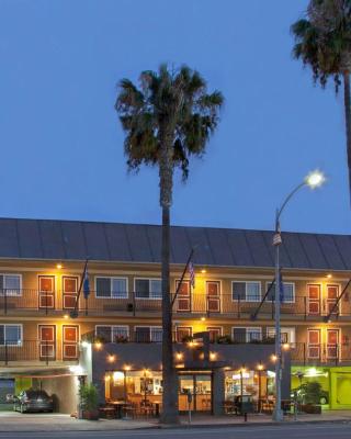 Travelodge by Wyndham Culver City