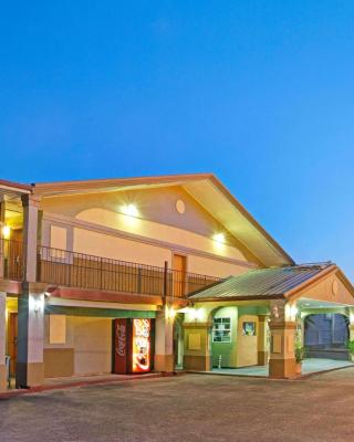 Super 8 by Wyndham La Marque TX/Texas City Area
