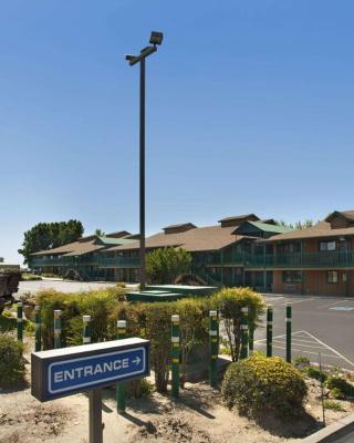 Travelodge by Wyndham Lemoore Near Naval Air Station