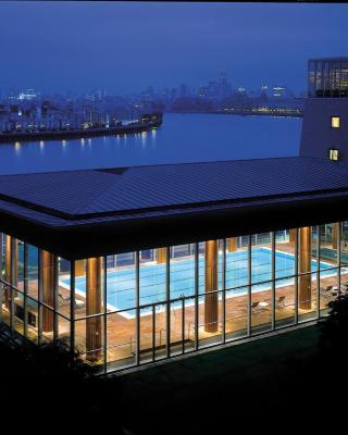 Canary Riverside Plaza Hotel