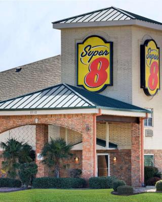 Super 8 by Wyndham Arlington Near AT&T Stadium