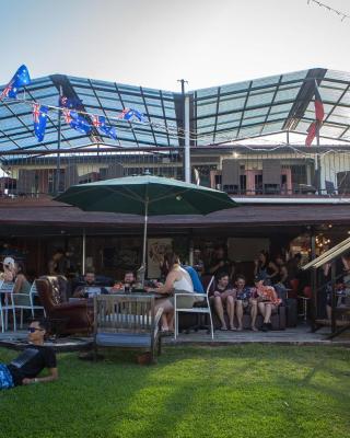 Gladstone Backpackers