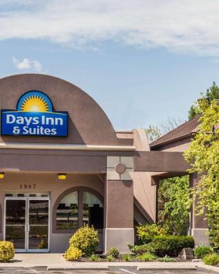 Days Inn & Suites by Wyndham Lexington