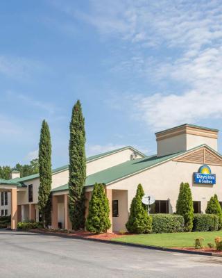 Days Inn & Suites by Wyndham Peachtree Corners Norcross