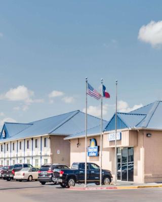 Days Inn & Suites by Wyndham Laredo