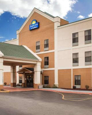 Days Inn & Suites by Wyndham Harvey / Chicago Southland