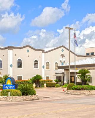 Days Inn & Suites by Wyndham Webster NASA-ClearLake-Houston