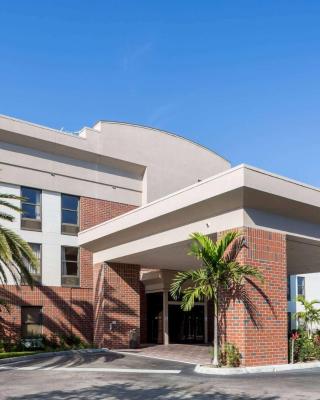 Days Inn & Suites by Wyndham Fort Myers Near JetBlue Park