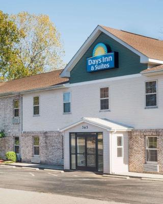 Days Inn & Suites by Wyndham Sellersburg