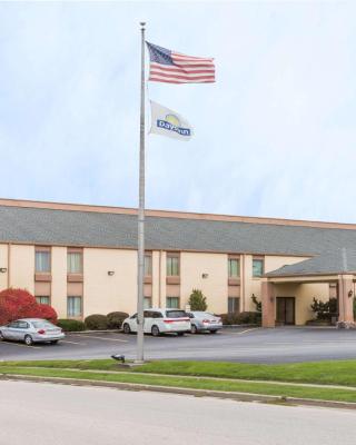 Days Inn & Suites by Wyndham Bloomington/Normal IL