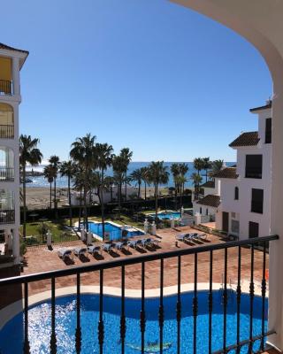 Puerto de la Duquesa sea view