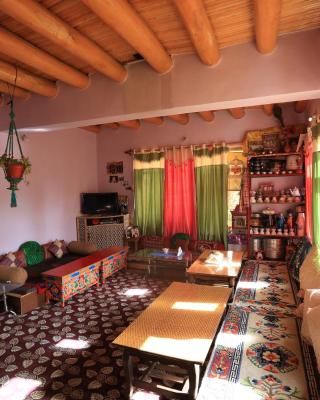Lhachik Guest House