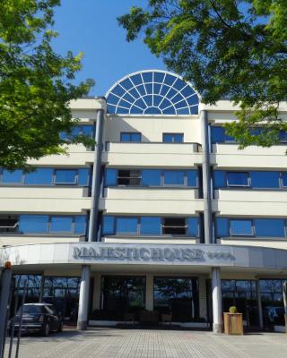 Ferretti MajesticHouse