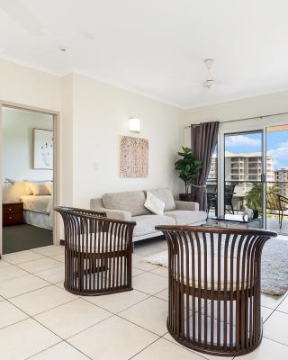 Huge CBD Top Floor Apartment with Breath Taking Views!