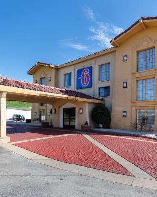 Motel 6-Knoxville, TN