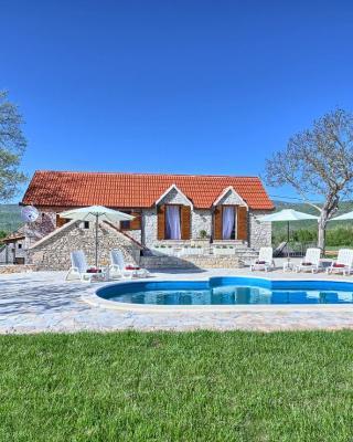 Dalmatia Stone House - heated pool