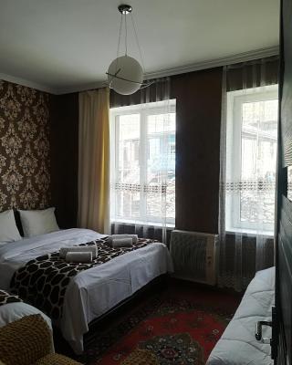 Nikoloz Guesthouse