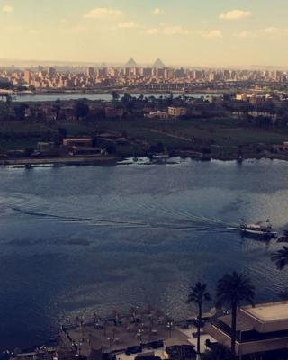 Amazing Nile View and Pyramids Apartment