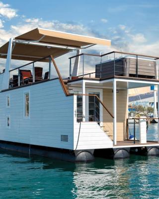 Floating House Adela