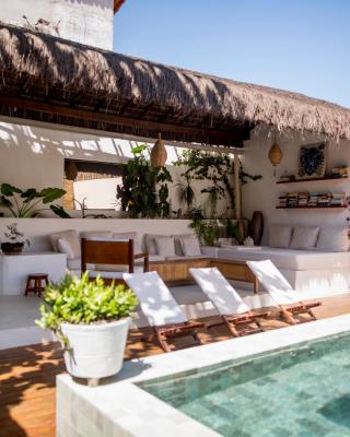 Tropical House - Villa com piscina perto do mar