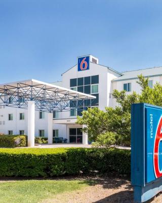 Motel 6-Irving, TX - DFW Airport North