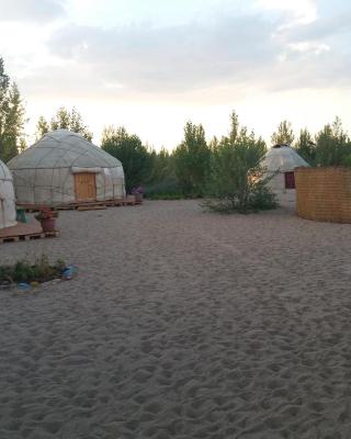 Yurt camp Tosor