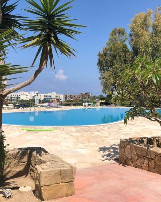 Modern, pool-side 2 bedroomed apartment