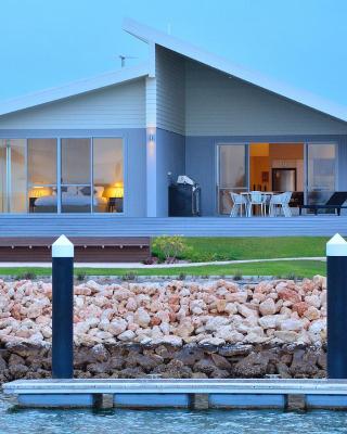 The Carnarvon Luxury Canal Home