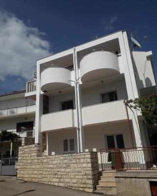 Apartmani "Alenka"