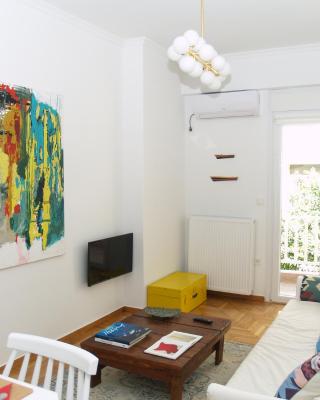 A Refreshed & Rich in Details Apartment in Piraeus (Passalimani - Marina Zeas)