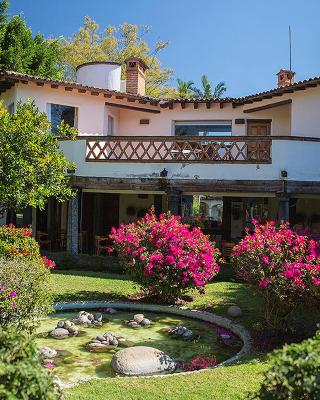 Casa Bugambilia, Un Pequeño Hotel en Tepoztlán